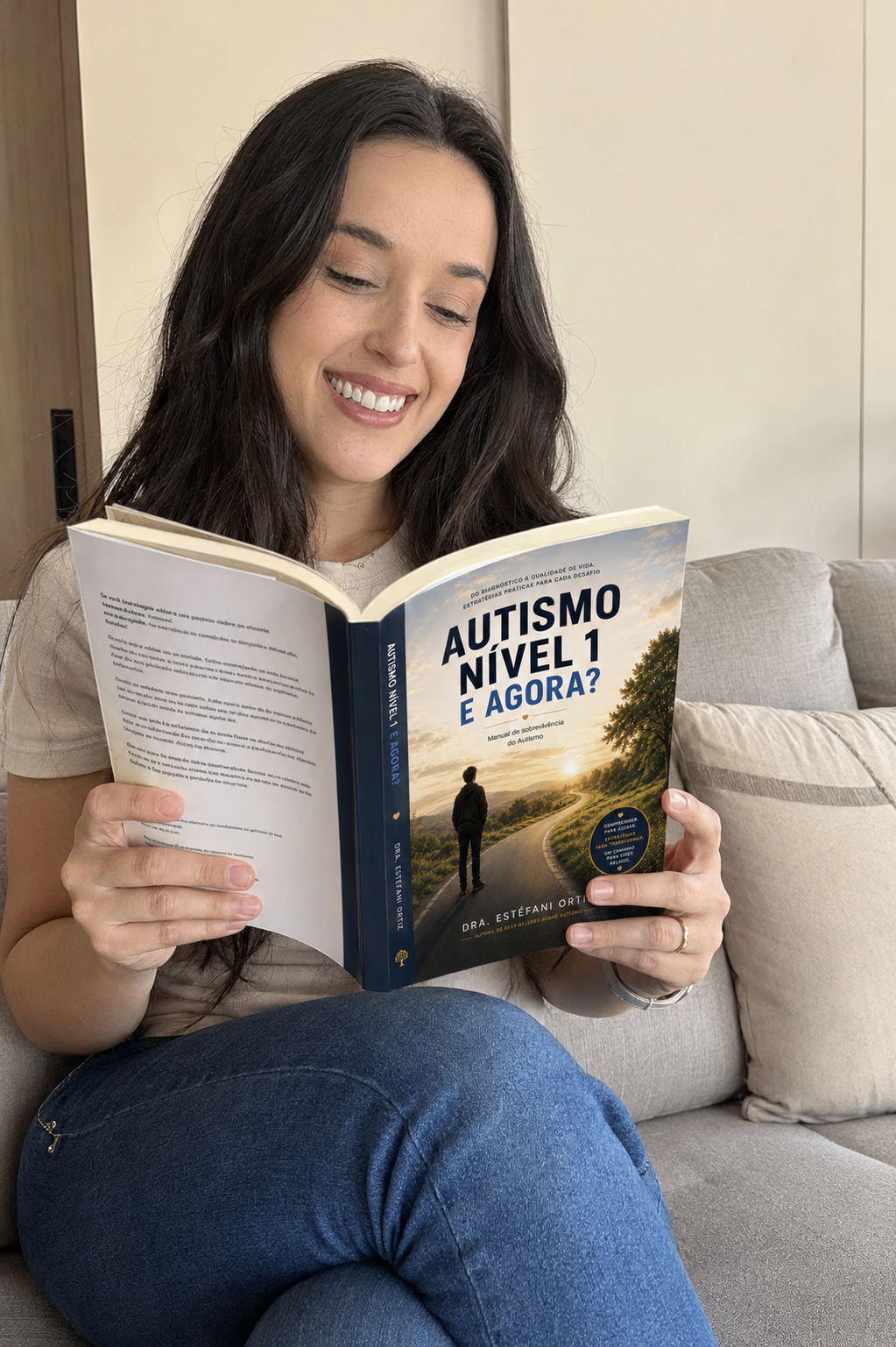 Dra. Estéfani Ortiz lendo o livro Autismo Nível 1. E Agora?